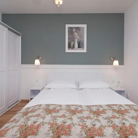 Апартаменти Marina House