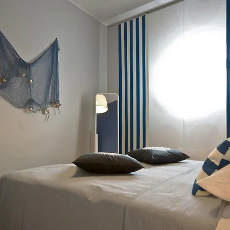 Апартаменти Marina House *